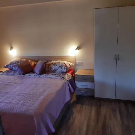 לינה וארוחת בוקר Apartma In Sobe Pilih 3*