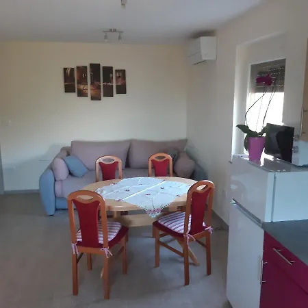 Apartma In Sobe Pilih 3* ויפאבה