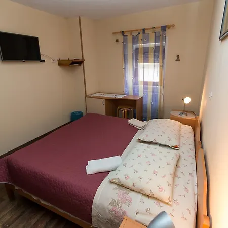 Bed & Breakfast Apartma In Sobe Pilih