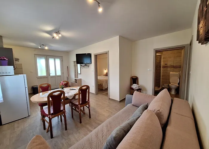 Apartma In Sobe Pilih 3*