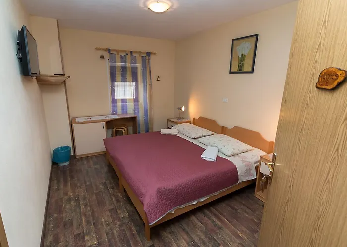 Nočitev z zajtrkom Apartma In Sobe Pilih 3*